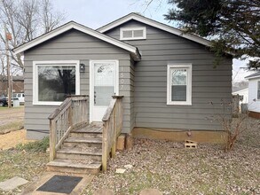 Building Photo - 1507 McCullough Ave NE