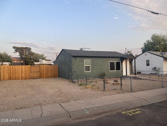 Foto del edificio - 1424 S Bonarden Ln