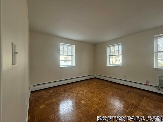 Foto del edificio - 36 Worthen Rd E