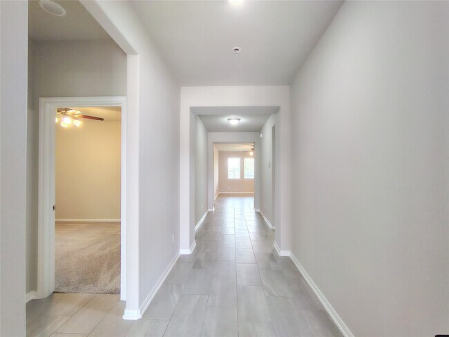 Foto del edificio - 9822 Willow Crown Ln