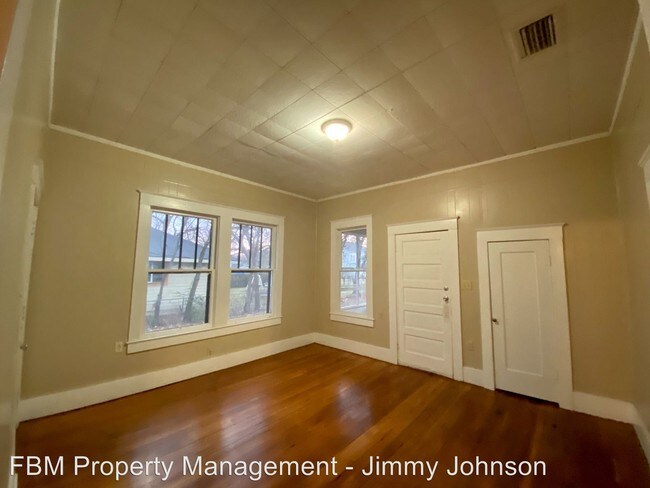 Building Photo - 605 N McKinney St