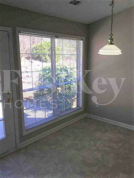 Building Photo - 799 Avalon Forest Way