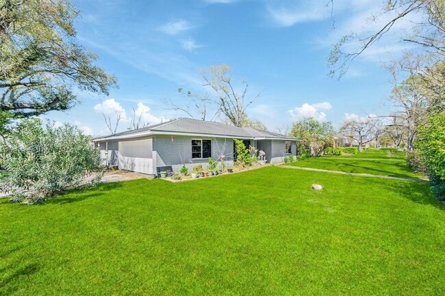 Building Photo - 4701 Frontier Dr