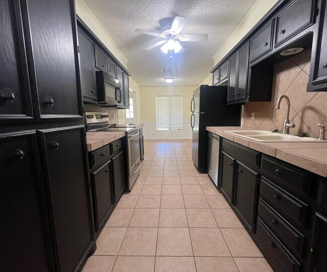 Foto del edificio - Charming 4 Bedroom in The Meadows