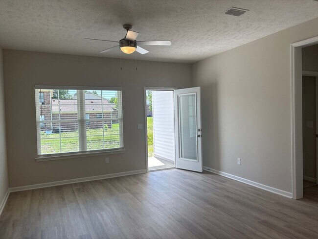 Building Photo - BRAND NEW 4 Bed 3 Bath Townhome Near The H...