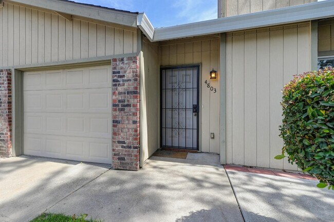 Building Photo - 4803 Lewis Carroll Way