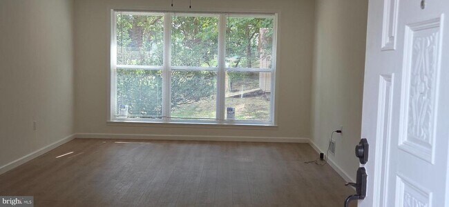 Foto del edificio - 7203 Westchester Dr