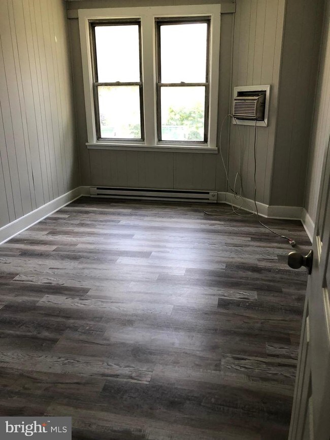 Building Photo - 402 Cinnaminson Ave