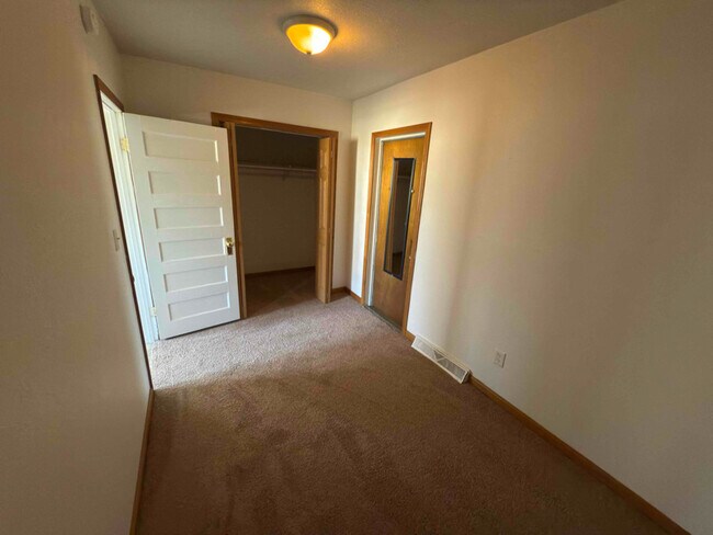 Foto del edificio - 215 1st St NW