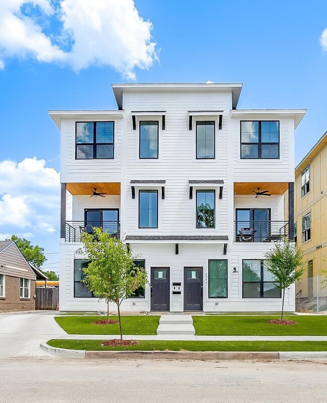 Building Photo - 2341 Benbrook Blvd