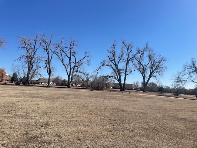 Building Photo - 55 and up community!!  2 bed flex floorplan with office, bright natural light throughout, 2 car g...