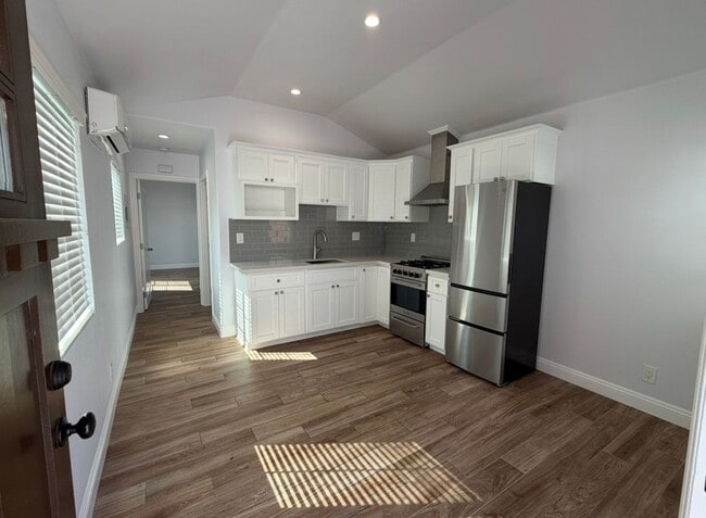 Foto del edificio - 6116 Strickland Ave