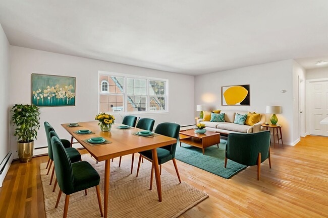 Interior Photo - 412 North Jackson Street