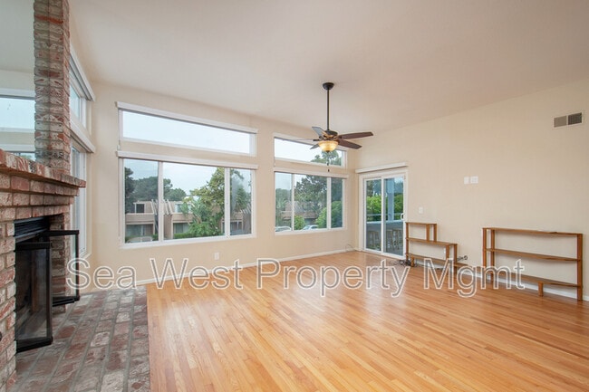 Building Photo - 846 S Cedros Ave