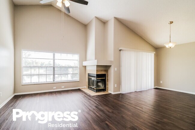 Building Photo - 262 Lakebreeze Cir