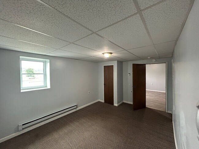 Building Photo - 131 Wood St
