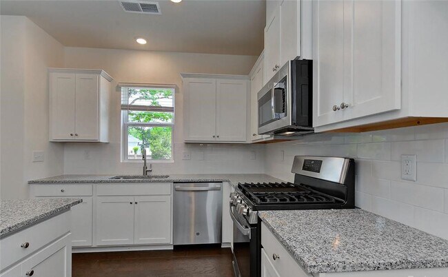 Foto del edificio - Like New Townhome in Beautiful North Charlotte Community!