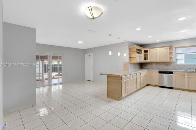 Foto del edificio - 2476 SW 17th St