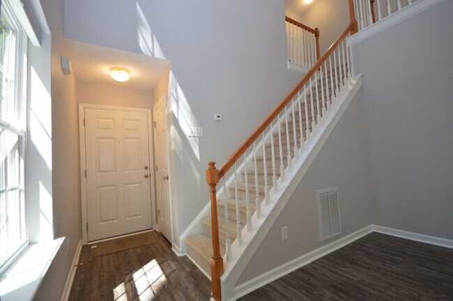 Building Photo - 892 Stinson Ave