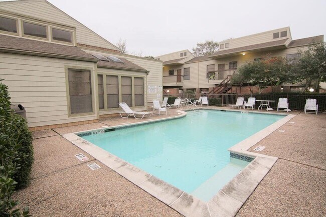 Foto del edificio - 7901 Cambridge St