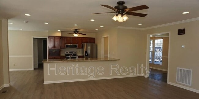 Building Photo - 867 Westgate Dr