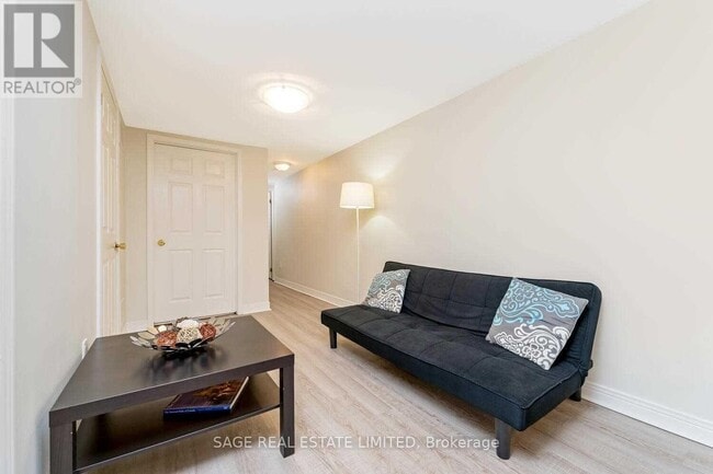 Photo du bâtiment - 118 Braemar Ave