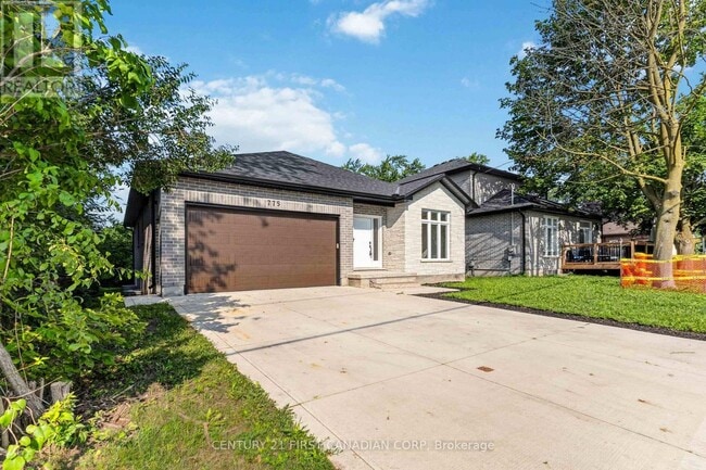 Building Photo - 775 Verulam St