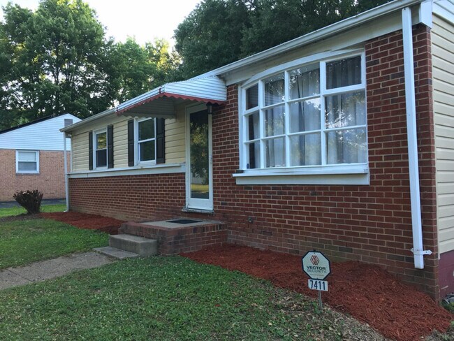 Foto del edificio - 7411 Griffin Ave