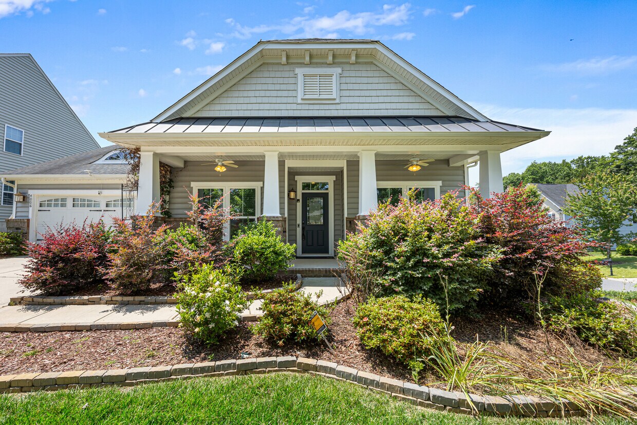 Foto principal - 4006 Fall Oak Terrace