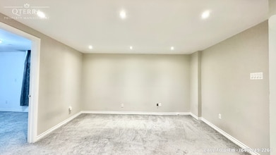 Building Photo - 64 Sorrell Cres