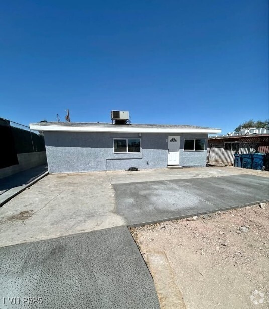 Building Photo - 210 W Monroe Ave