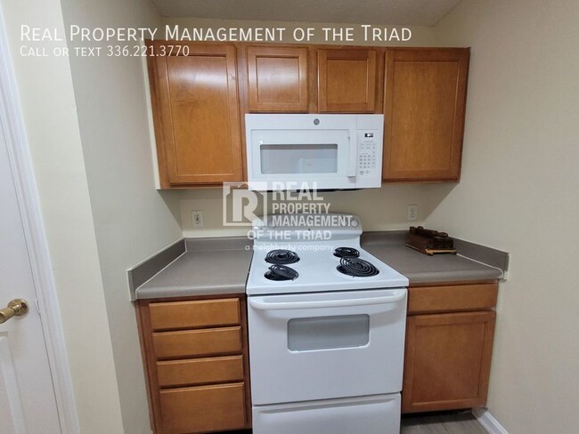 Building Photo - 2BR/2BA 2nd Floor Apartment in Rural Hall!
