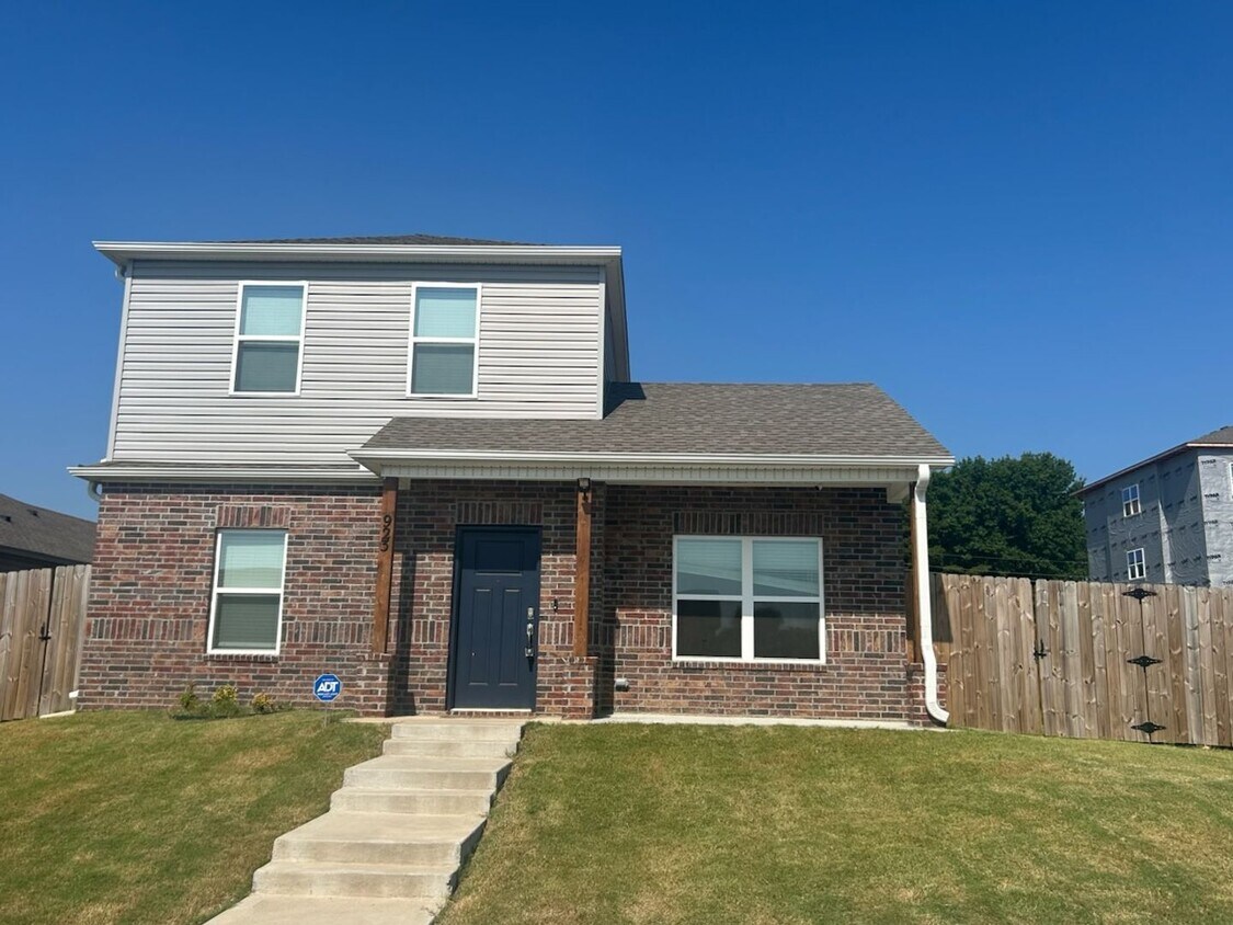 Primary Photo - 4 bedroom home in Fayetteville