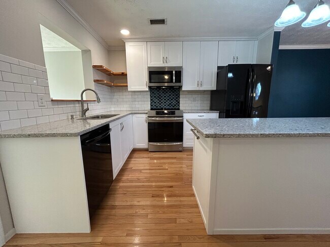 Building Photo - 222 Forkner Dr