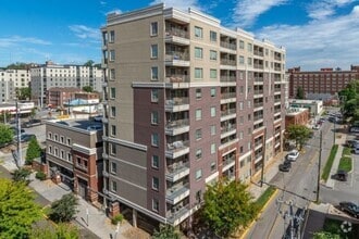 Building Photo - Lake Plaza