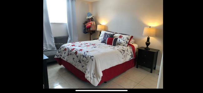 Foto del edificio - 606 W 81st St