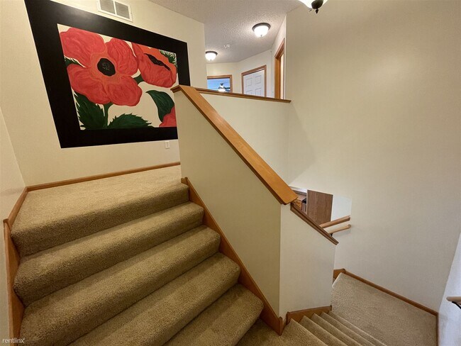 Building Photo - 2 br, 2.5 bath Townhome - 3511 Hazel Trail C