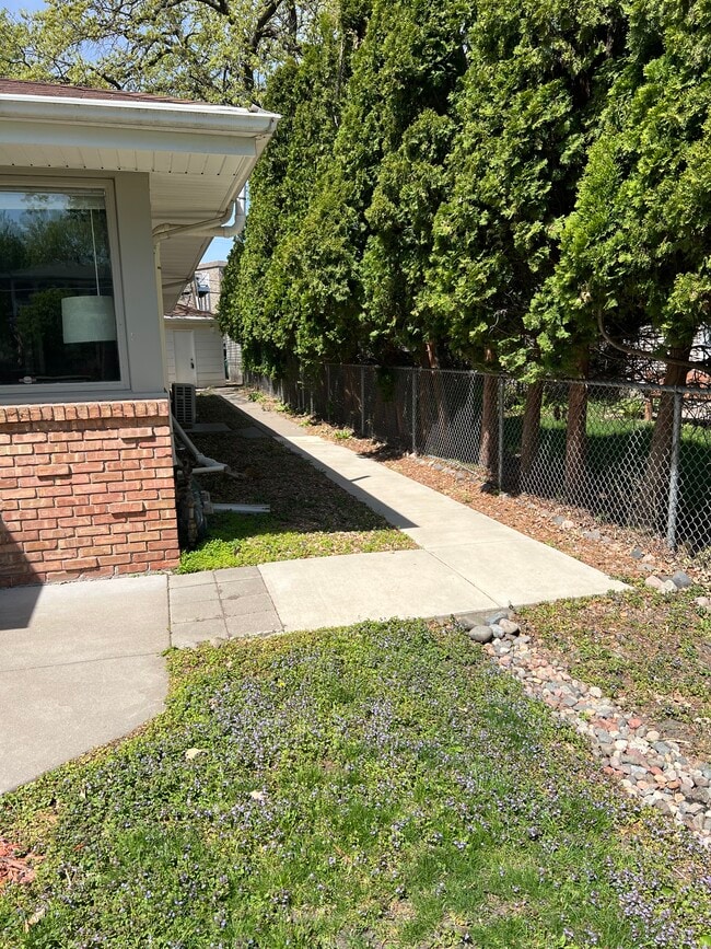 Building Photo - 5312 Hiawatha Ln