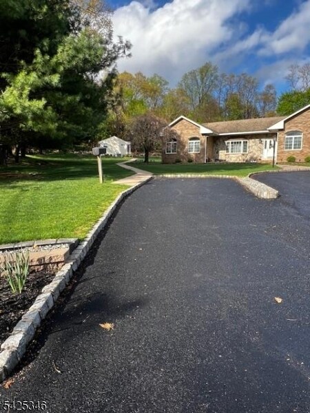 Foto del edificio - 680 Rifle Camp Rd