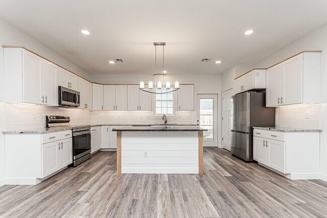 Building Photo - Please View 3D Virtual Walk-Through Before...