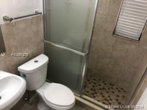 Foto del edificio - 775 E 8th St