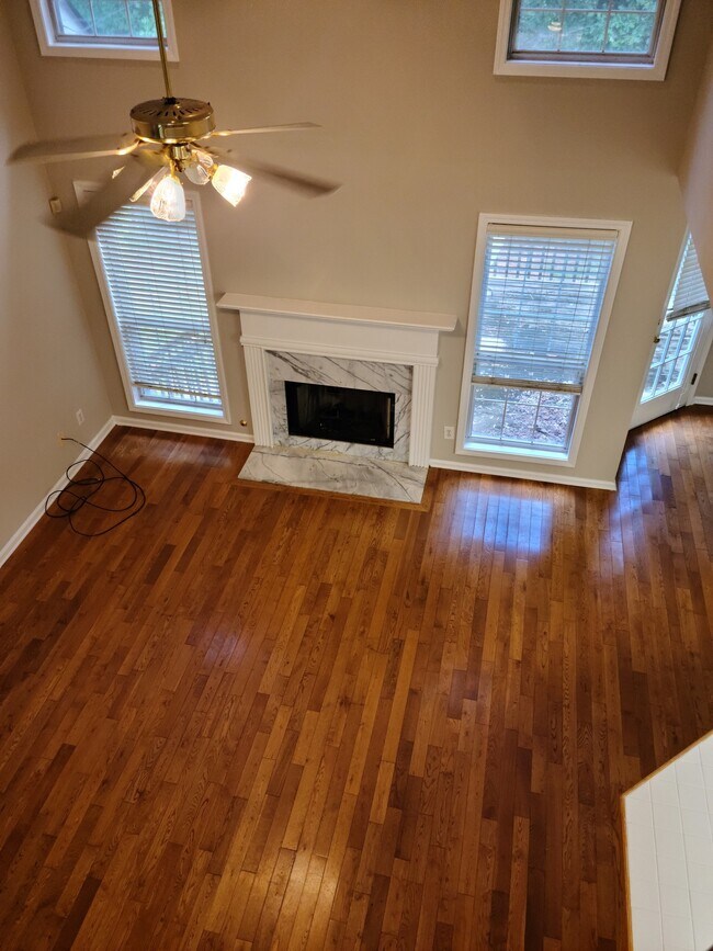 Foto del edificio - 102 Cherry Hill Ln
