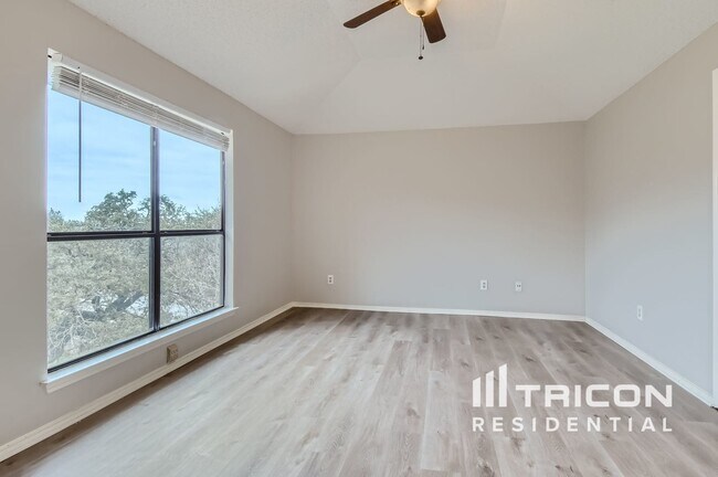 Building Photo - 1401 Deepwoods Trail