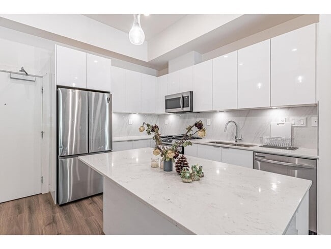 Building Photo - 8447-8202 202 St.