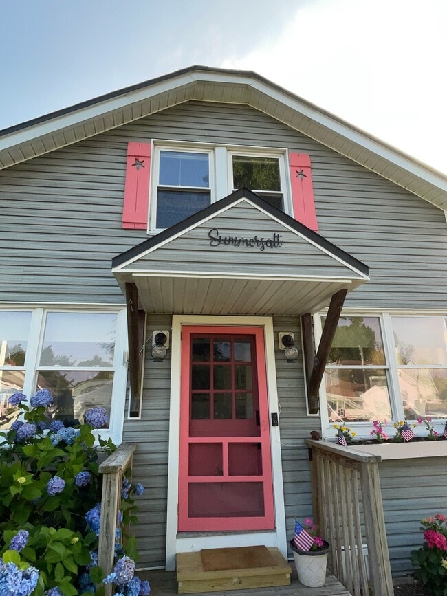Building Photo - 110 Taylor Ave