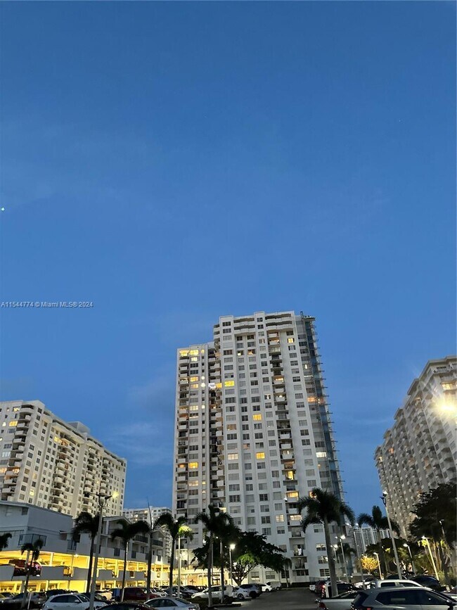Foto del edificio - 2750 NE 183rd St