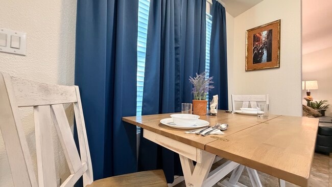 Building Photo - 1001 E Owens