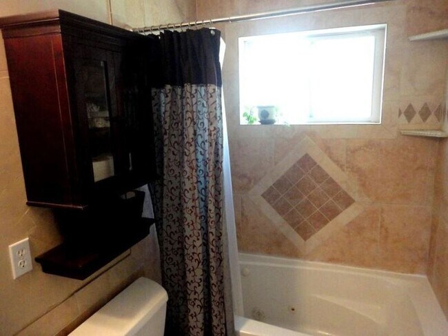 Foto del edificio - 280 Anderson Dr