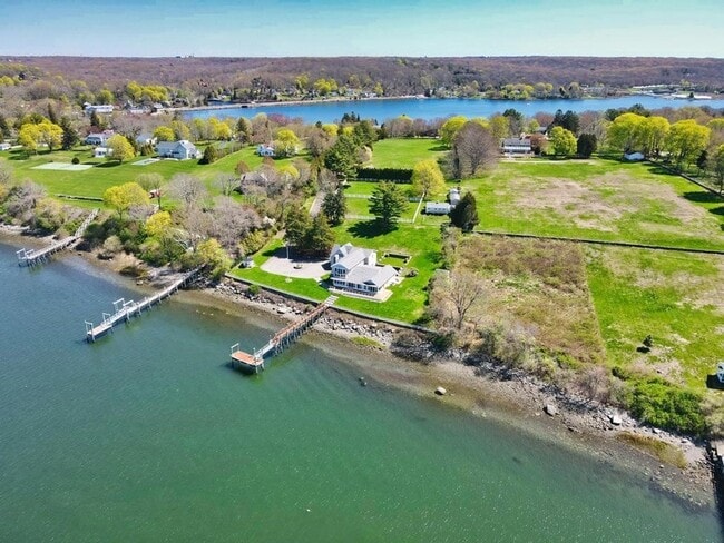 Foto del edificio - 149 Nanaquaket Rd