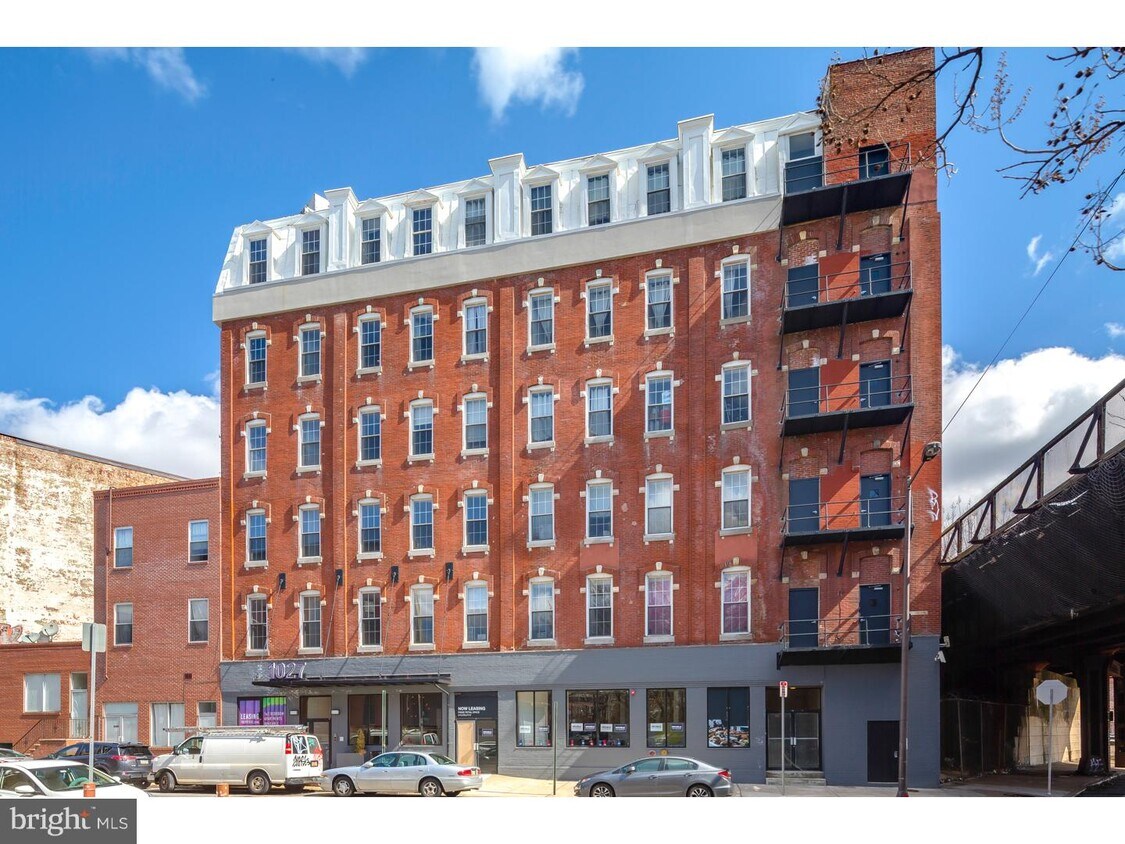 Primary Photo - 1021 Ridge Ave